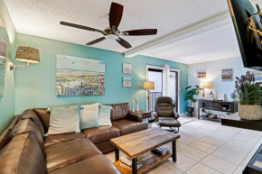 Beautifully updated 3 bed 3 bath Xanadu Villa One block to the beach